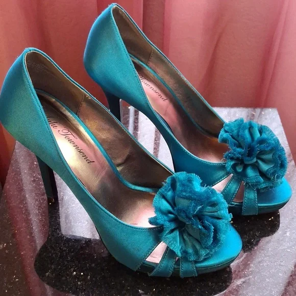 Lulu Townsend Turquoise Flower Heels - Picture 4 of 8